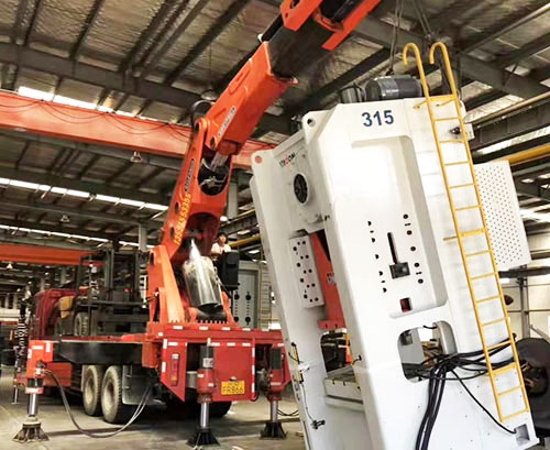 尉氏附近随车吊出租，轻松解决运输难题