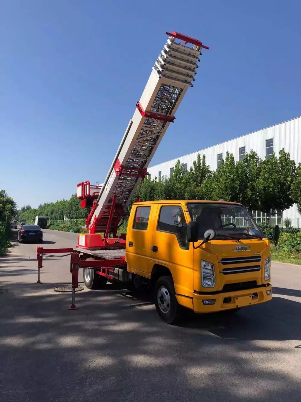 尉氏附近的云梯车出租服务：轻松解决高空作业需求